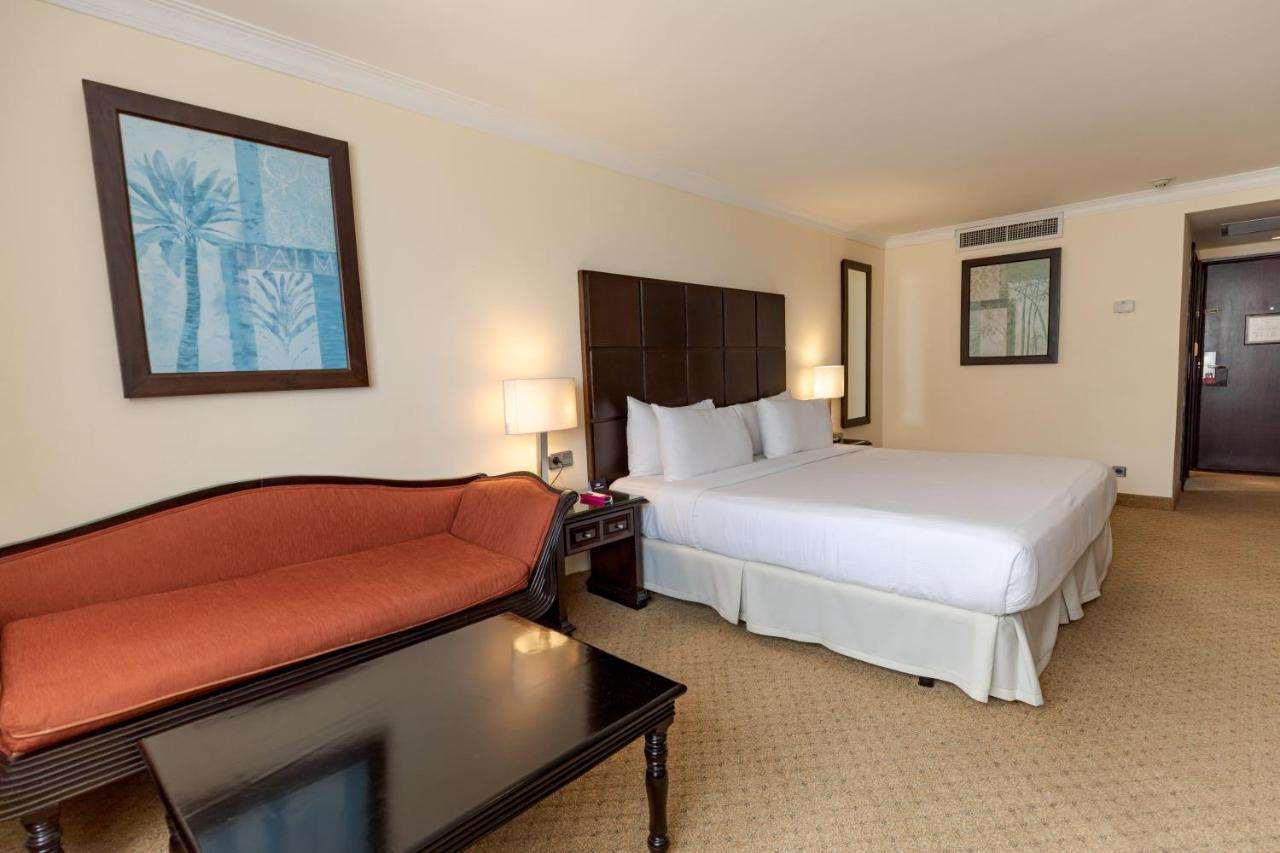 Dominican Fiesta Hotel Santo Domingo Zewnętrze zdjęcie A room at the Hilton London Heathrow