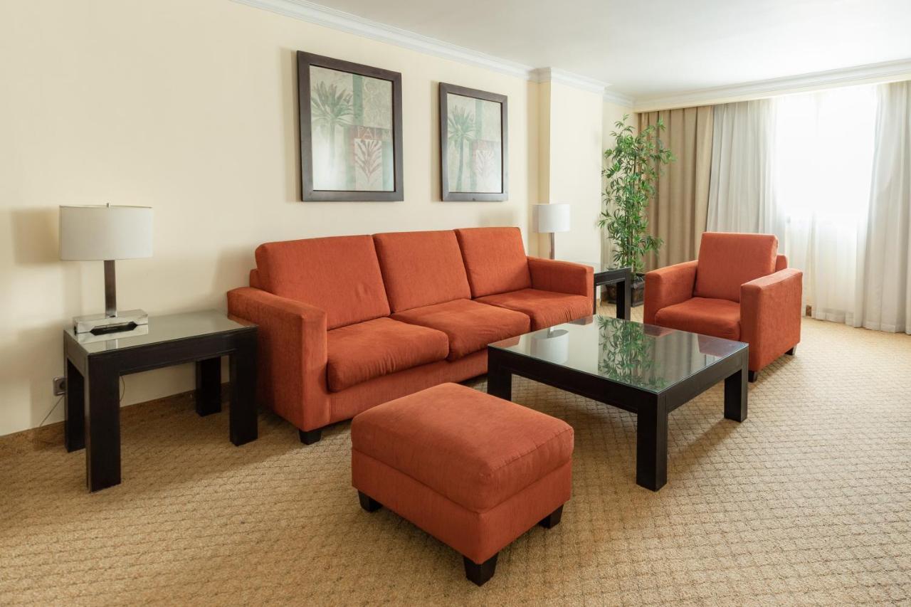 Dominican Fiesta Hotel Santo Domingo Zewnętrze zdjęcie A living room
