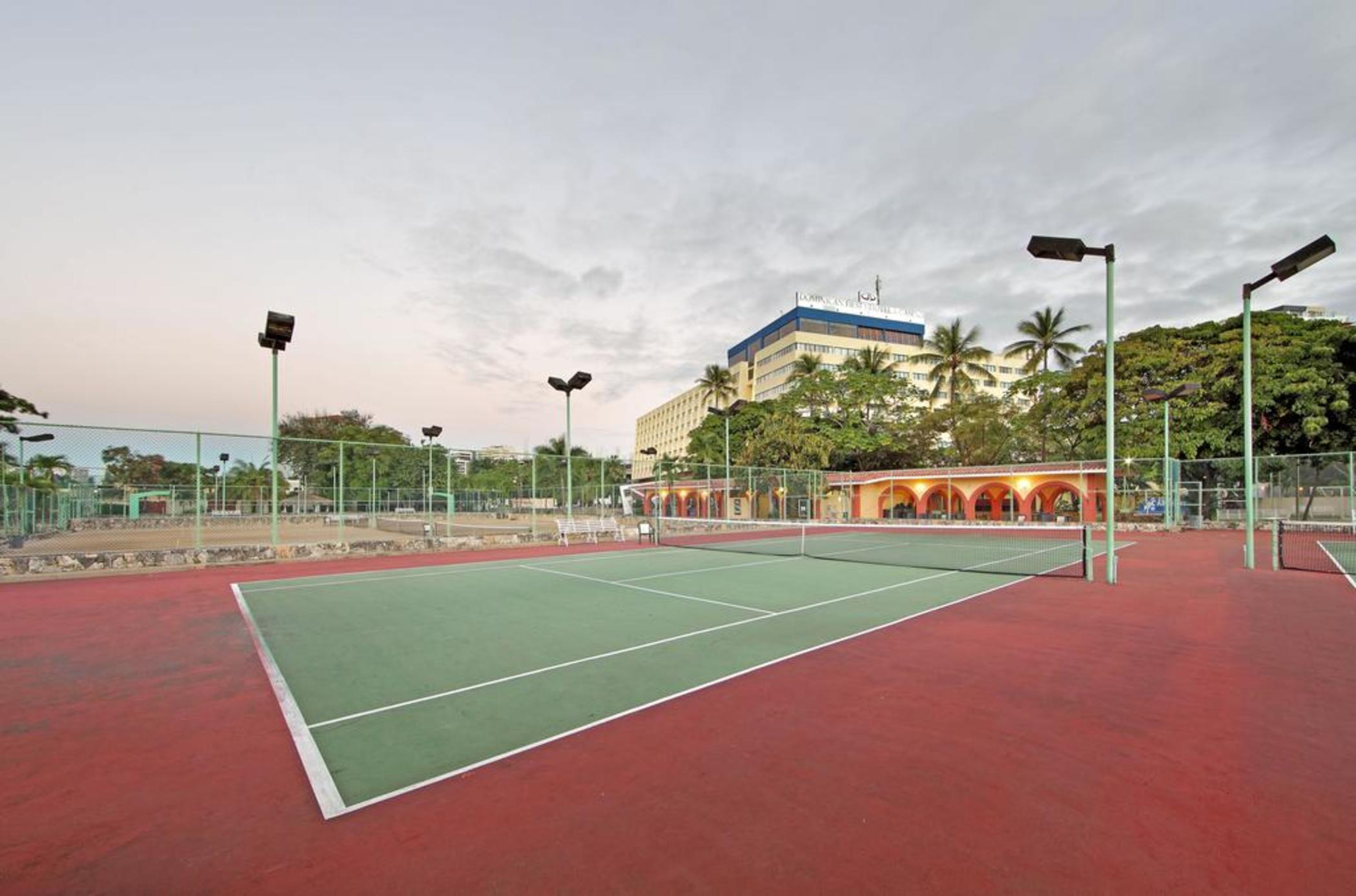 Dominican Fiesta Hotel Santo Domingo Zewnętrze zdjęcie Tennis courts at the hotel
