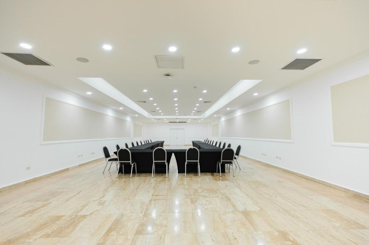 Dominican Fiesta Hotel Santo Domingo Zewnętrze zdjęcie The interior of the conference room